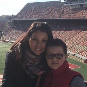 Meet your Posher, Mona